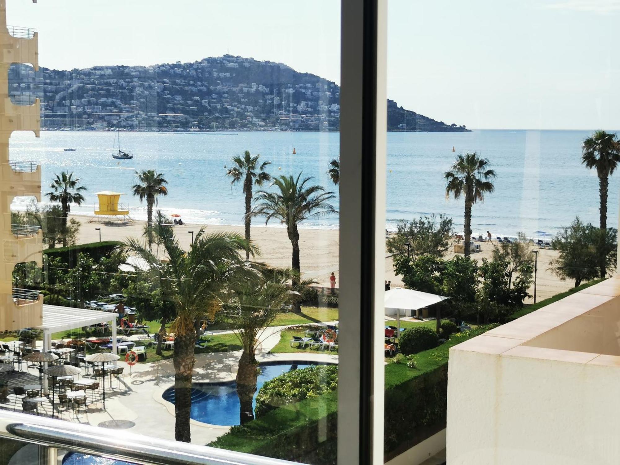 Spacieux Appartement Rose Front Mer Et Piscine ロザス エクステリア 写真