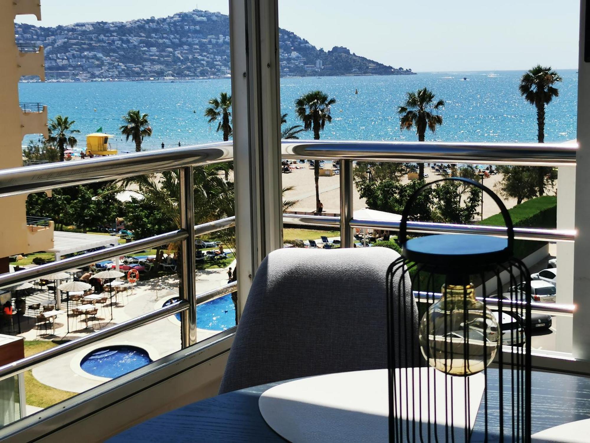 Spacieux Appartement Rose Front Mer Et Piscine ロザス エクステリア 写真